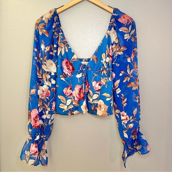 NWT Urban Outfitters Topanga Button Front Cropped Blue Floral Ruffle Blouse Top - Picture 4 of 12
